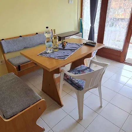 شقة 3 زلاكاروس